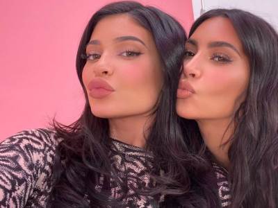  Kajli-Dzener-Instgram-fotke-u-kupacem 