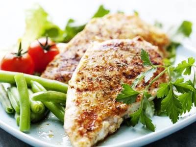  Sjajan recept: Pečena piletina sa prezlama i parmezanom 