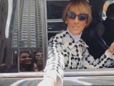  Devojka-peva-za-Selin-Dion 