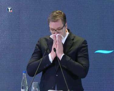  Vučić se zagrcnuo na konferenciji, "NIJE KORONA" 