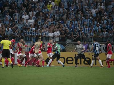  Gremio-Internasional-tuca-fudbalera-osam-crvenih-kartona-VIDEO 