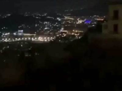  Korona-virus-Napoli-Napulj-pesma-grad-terasa-prozori 