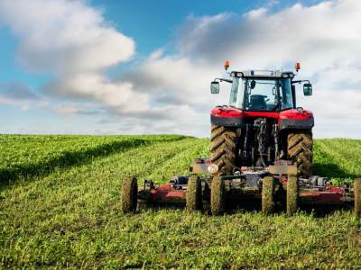  Lukašenko: Traktor i selo će izliječiti svakog, pa i od KORONE! 