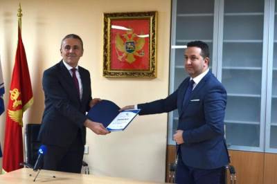  Centralna banka donirala KCCG 25.000 eura za nabavku respiratora 