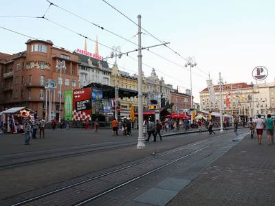  Zagrepčani ustali protiv gradonačelnika: Lupaju u šerpe, zvižde 
