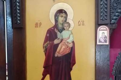  Proplakale TRI ikone! Crkvom u Ljuboviji širi se prijatan miris! 