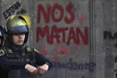  U napuštenom kombiju nađena  tela 12 osoba 