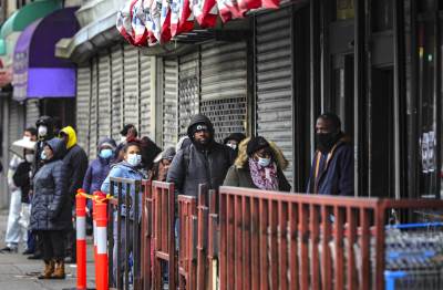  Tramp! Insistirao da njegovo ime stoji na čekovima pomoći građanima 