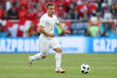  Ščepala ga: Đerdan Šaćiri "pao" na kosovsku pevačicu! (FOTO) 