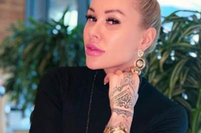  Skidala je dio po dio odjeće dok nije ostala potpuno gola 