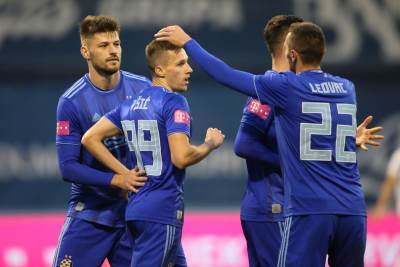  Dinamo-Zagreb-plate-fudbalera 