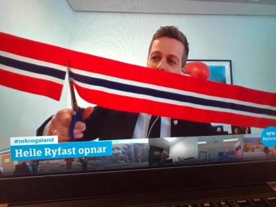  Otvorio grandiozni podvodni tunel iz svoje kancelarije! (VIDEO) 