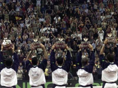  FOTO: Pre 20 godina je stajao i gledao ih, sada ima 5 trofeja! 