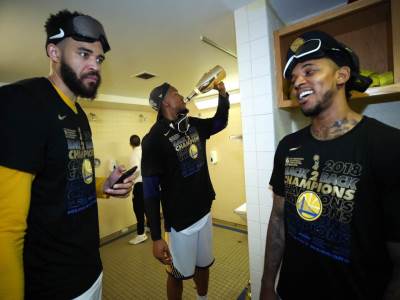  NBA-igraci-sudar-na-ulici-Los-Andjeles-Nik-Jang-Dzaval-Mekg 