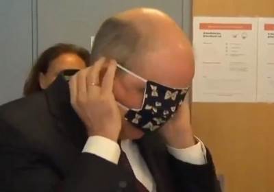  Belgija-masku-ne-zna-da-stavi-zamenik-premijera 