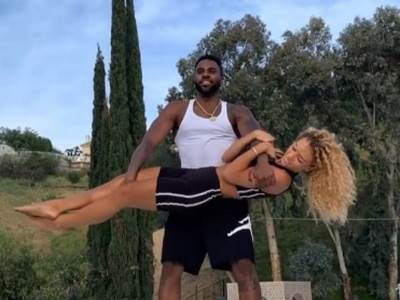  Kad skineš cicu fudbaleru... pa je digneš preko glave! (VIDEO) 