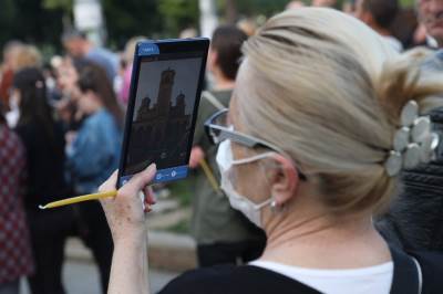  Niksic-vladika-Joanikije-kod-sudije-okupljanje 