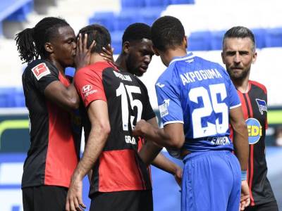  Bundesliga-proslava-golova-korona-virus 