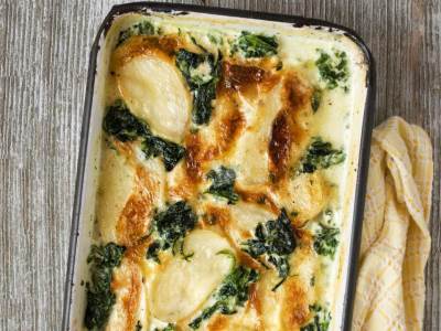  Musaka od krompira i spanaća 