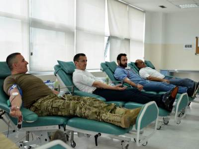  Akcija Ministarstva odbrane: Bošković i Dakić donirali krv 