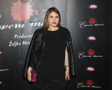  Porodila se srpska voditeljka: Na svet donela sina! 