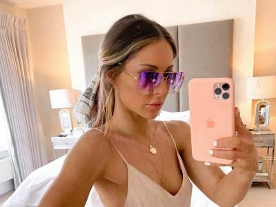  Nakon toples slike, stiže voditeljkina "ZLATNA" fotka! (FOTO) 