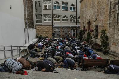  Ramazanski-bajram-Muslimani-slave-jedan-od-najvecih-praznika-u-Islamu 