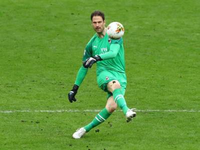  Asmir-Begovic-napusta-AC-Milan-Milan-nece-da-kupi-Asmira-Begovica 