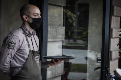  Protest u Podgorici: Ugostitelji poručuju da neće zatvarati lokale 