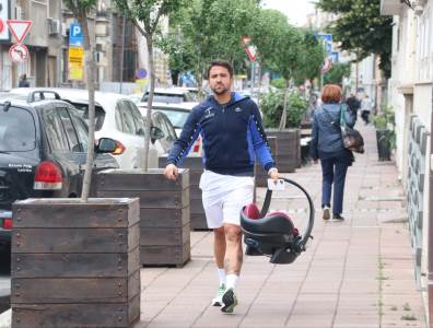  Janko izveo sina iz porodilišta, a na kola zakačio HIT PORUKU! (FOTO) 