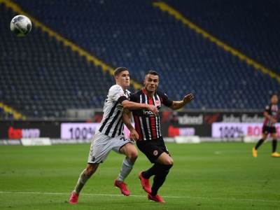  Kostić asistirao za prekid lošeg niza Ajntrahta, "vukovi" izgrizli Bajer! 