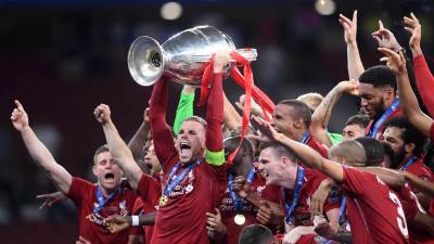  "Biće čudno podići trofej Premijer lige pred praznim tribinama" 