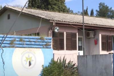  IZNENAĐENJE U ULCINJSKOM KARANTINU: Izvukli zmiju od 80 cm iz WC šolje 