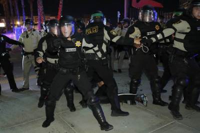  Protesti-u-SAD-neredi-u-Americi 