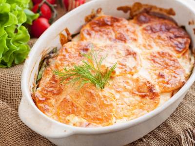  Sjajna kombinacija za ukusan ručak: Musaka od krompira sa spanaćem i sirom 