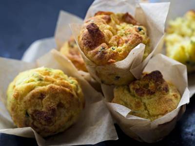  Ideja za doručak: Mafini sa sirom i mladim lukom 