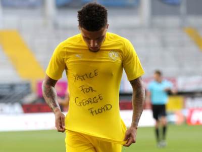  Predsednik FIFA o slučaju Flojd: Igračima treba aplaudirati! 