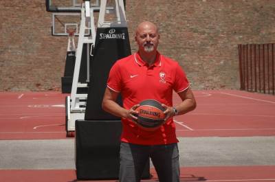  Saša Obradović NE GUBI vreme: Okupio crveno-bele u Pioniru (FOTO) 