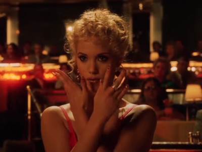  "SHOWGIRLS" fenomen: O njoj se priča i 25 godina kasnije! 