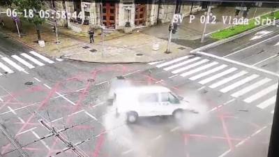  UZNEMIRUJUĆI SNIMAK: Kamere zabilježile stravičan udes! (VIDEO) 
