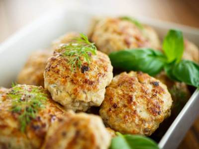  Ručak za pola sata: Pileći zalogajčići sa rikotom i parmezanom 