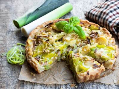  Torta od praziluka, sira i slaninice 