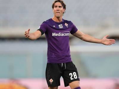  Dusan-Vlahovic-crveni-karton-lakat-Lacio-Fiorentina-2-1-Serija-A 