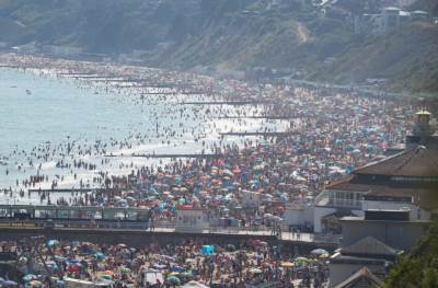  OVO je ŽARIŠTE NEODGOVORNOSTI: U jeku korona virusa NAPUNILI PLAŽE! VIDEO 