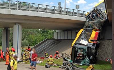  JEZIVO: Vozač autobusa koji je SLETEO sa NADVOŽNJAKA bio DROGIRAN (VIDEO) 