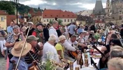  Pogledajte kako su se Česi na "lud" način "OPROSTILI" od KORONE! VIDEO 