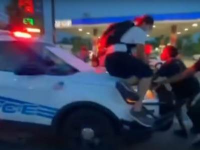  JEZIVE SCENE: POLICIJA GAZI demonstrante! A odgovor nadležnih ŠOKIRA! VIDEO 