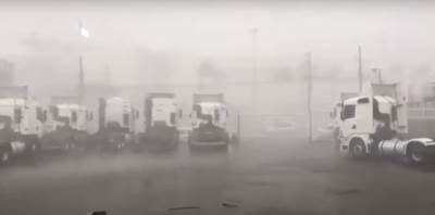  STRAŠAN UDAR CIKLONA: Oluja nosi sve pred sobom, ima mrtvih! (VIDEO) 