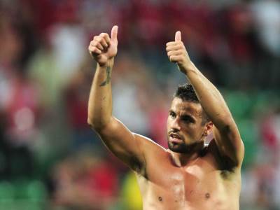  Došlo vreme za penziju: "Zlatna kopačka" EURO 2004 se oprašta od fudbala 