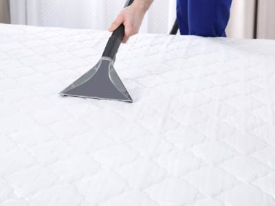  Kako-ocistiti-dusek-ciscenje-duseka-pomogu-sode-bikarbone 